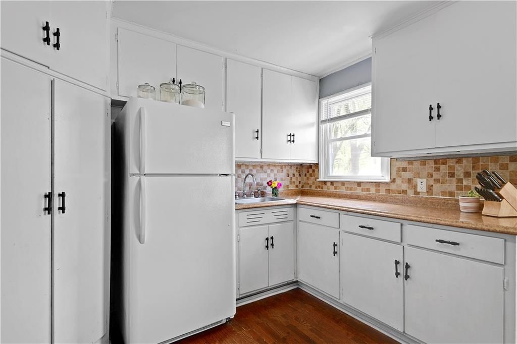 7500 Foster Street — photo 11