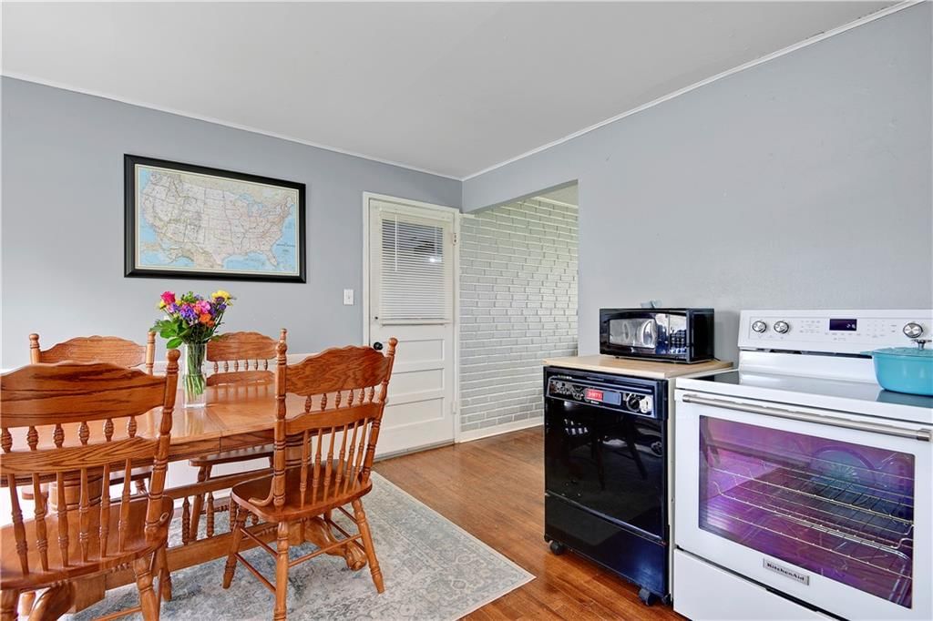 7500 Foster Street — photo 12