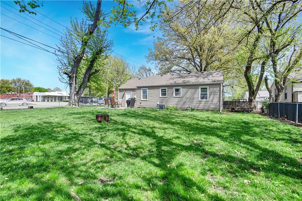 7500 Foster Street — photo 15