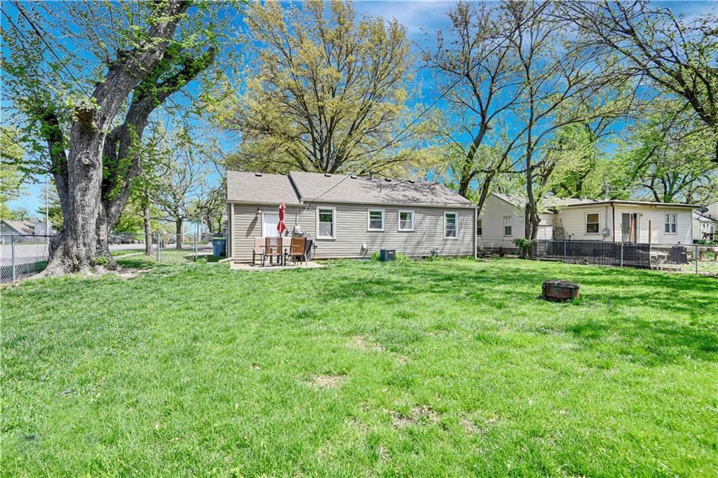 7500 Foster Street — photo 16