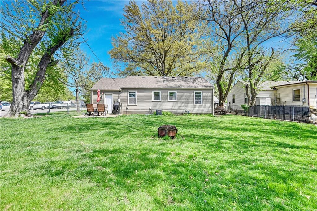7500 Foster Street — photo 17