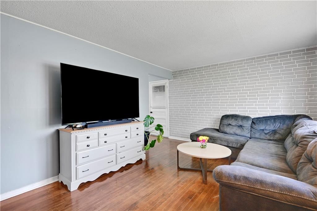7500 Foster Street — photo 8