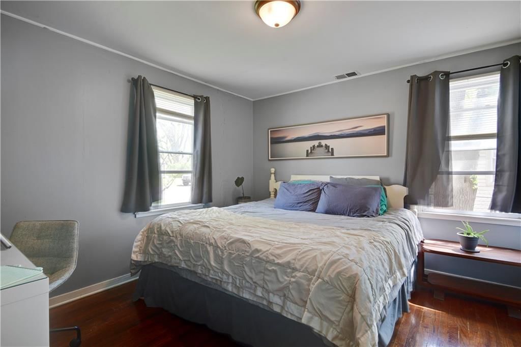 7500 Foster Street — photo 9