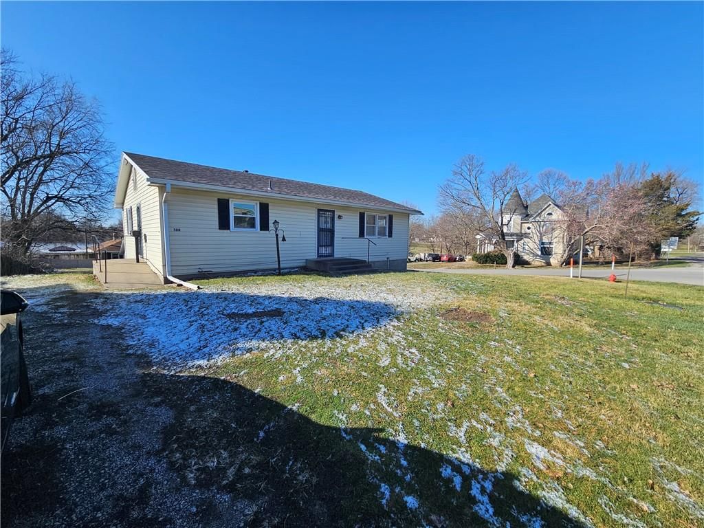508 W US 71 Highway — photo 2
