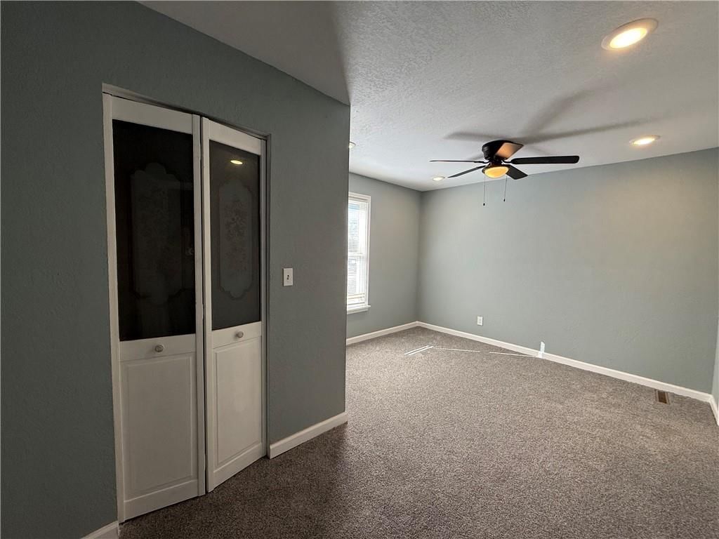 315 E Walnut Street — photo 8