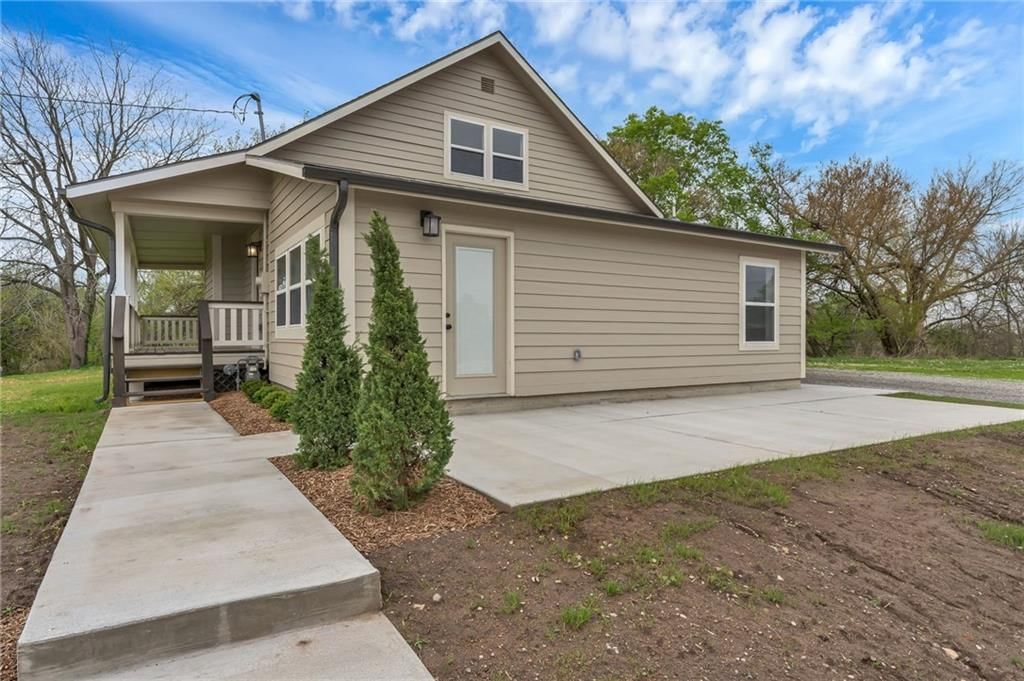 835 Lyon Street — photo 2