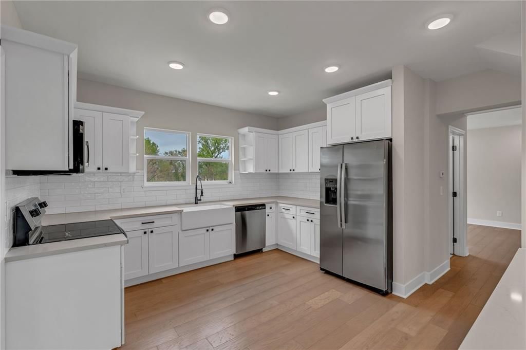 835 Lyon Street — photo 3