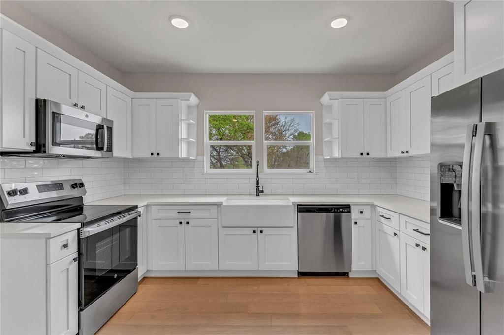 835 Lyon Street — photo 4