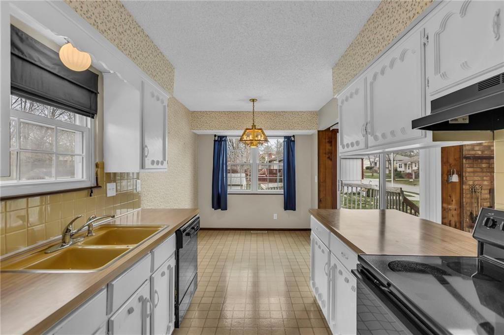 15908 W Brougham Court — photo 15