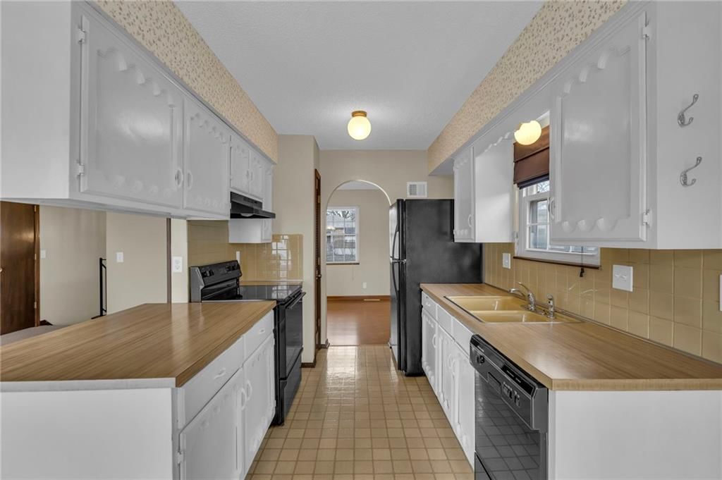 15908 W Brougham Court — photo 16