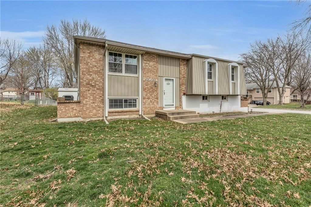 15908 W Brougham Court — photo 3