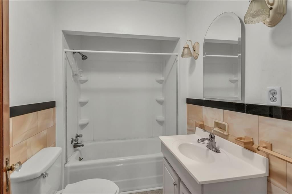 305 N Monroe Street — photo 19