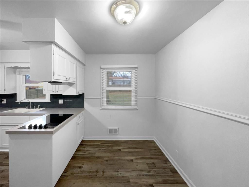 4932 S Grand Avenue — photo 13