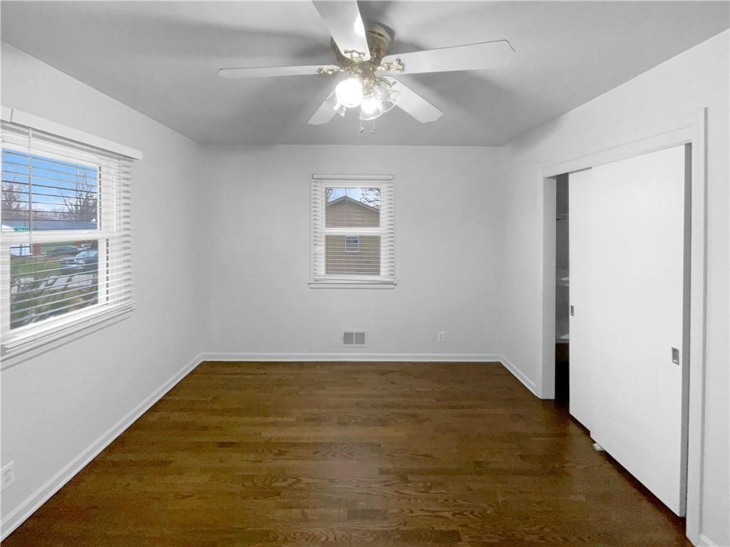 4932 S Grand Avenue — photo 14