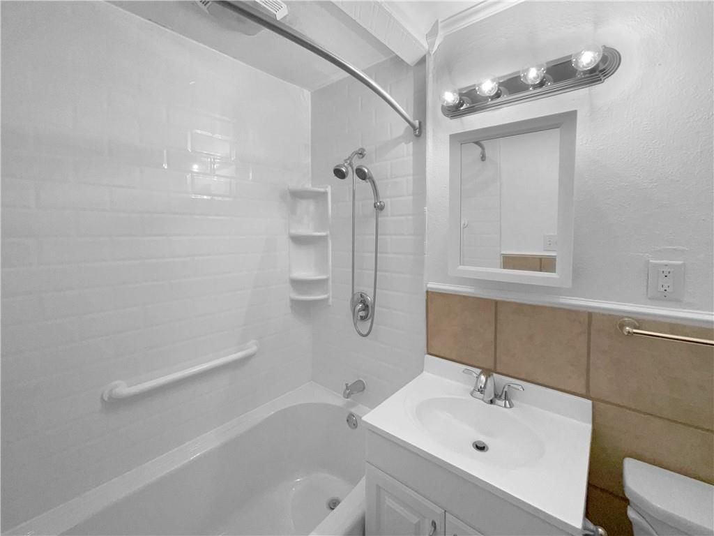 4932 S Grand Avenue — photo 16