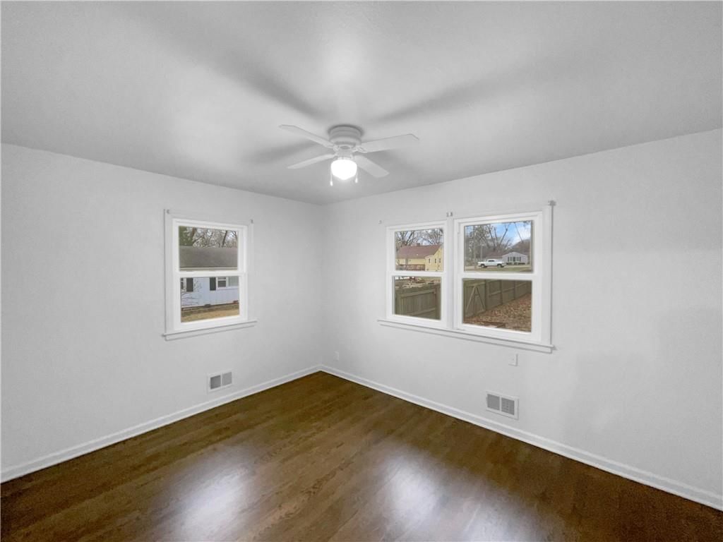 4932 S Grand Avenue — photo 18