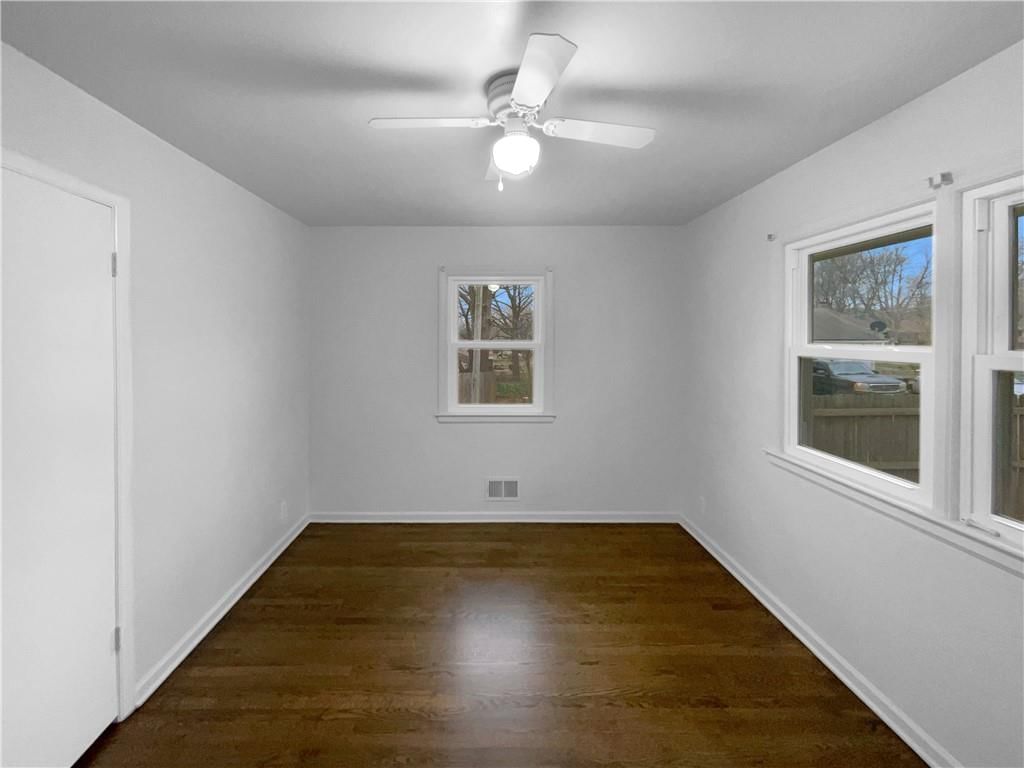 4932 S Grand Avenue — photo 19
