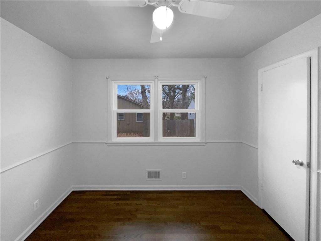 4932 S Grand Avenue — photo 5