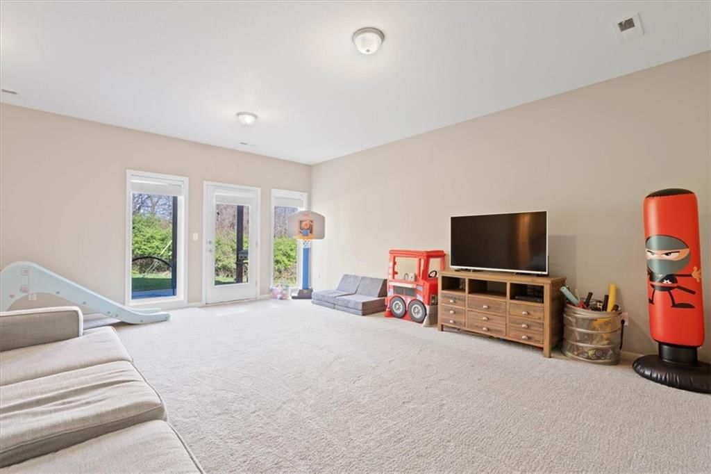 12204 Bennington Street — photo 28