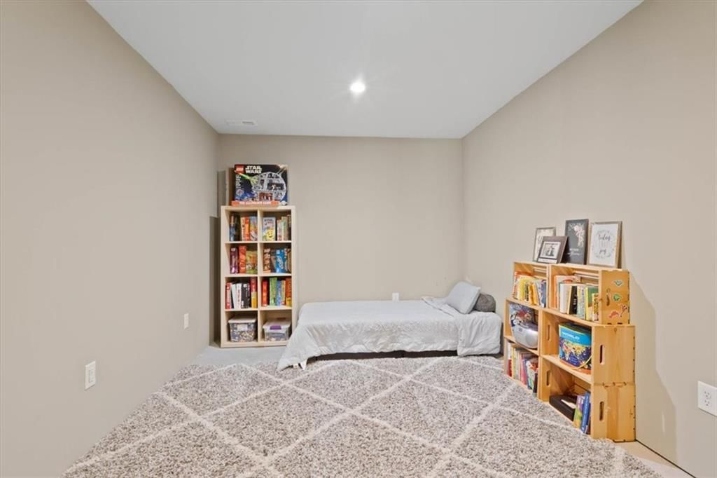 12204 Bennington Street — photo 29