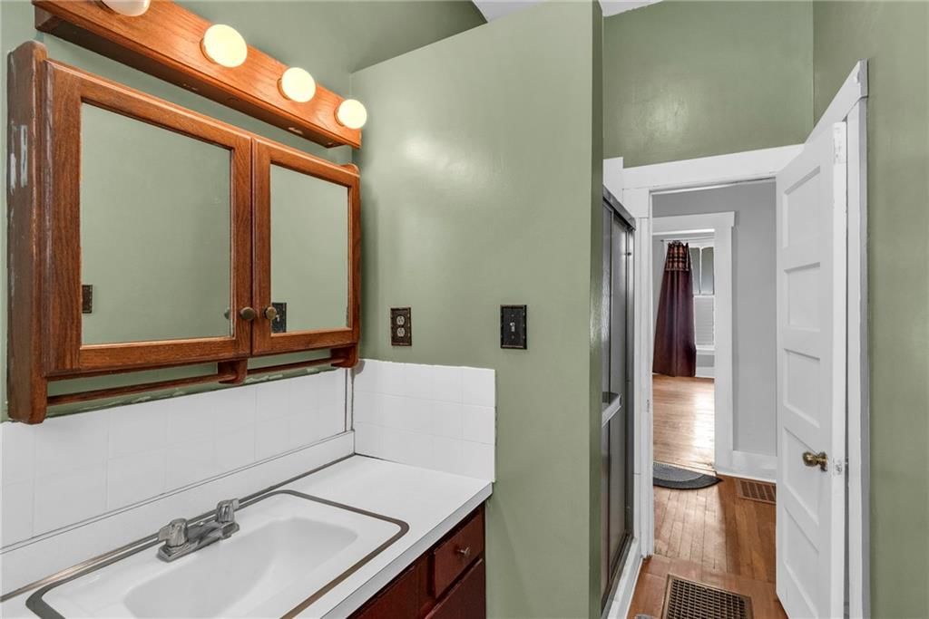 208 E 5th Street — photo 14