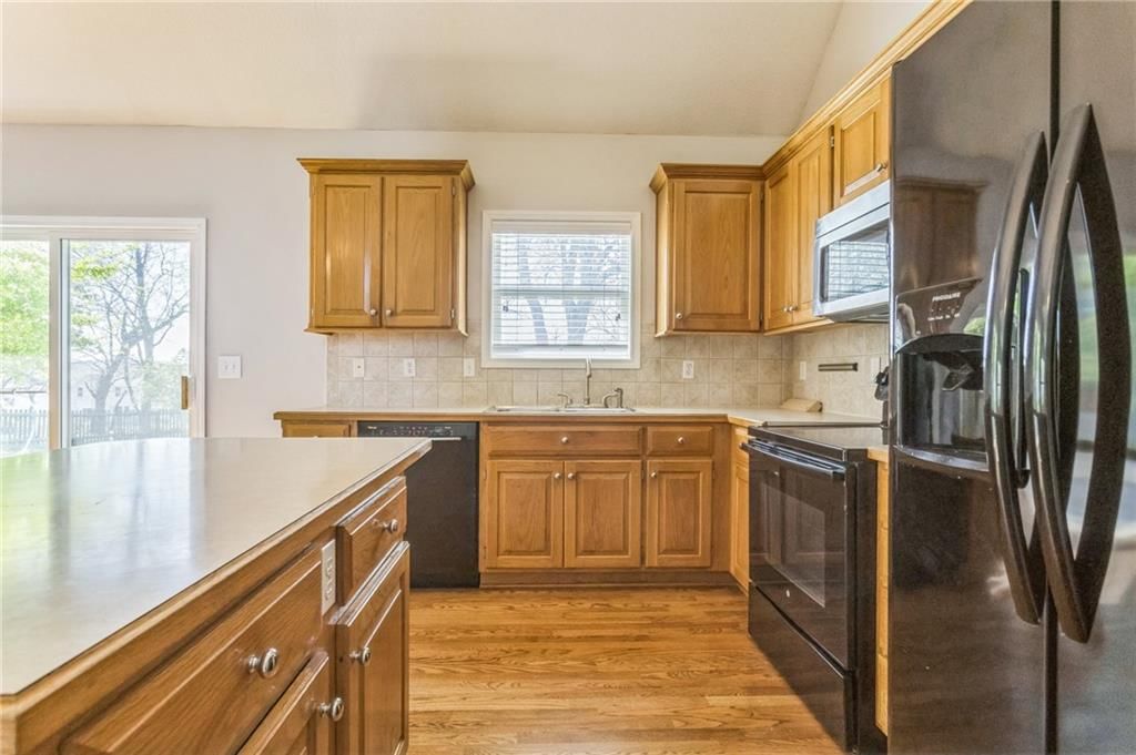 2041 SW Post Oak Road — photo 8