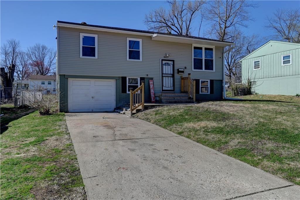 8627 E 96th Place — photo 2