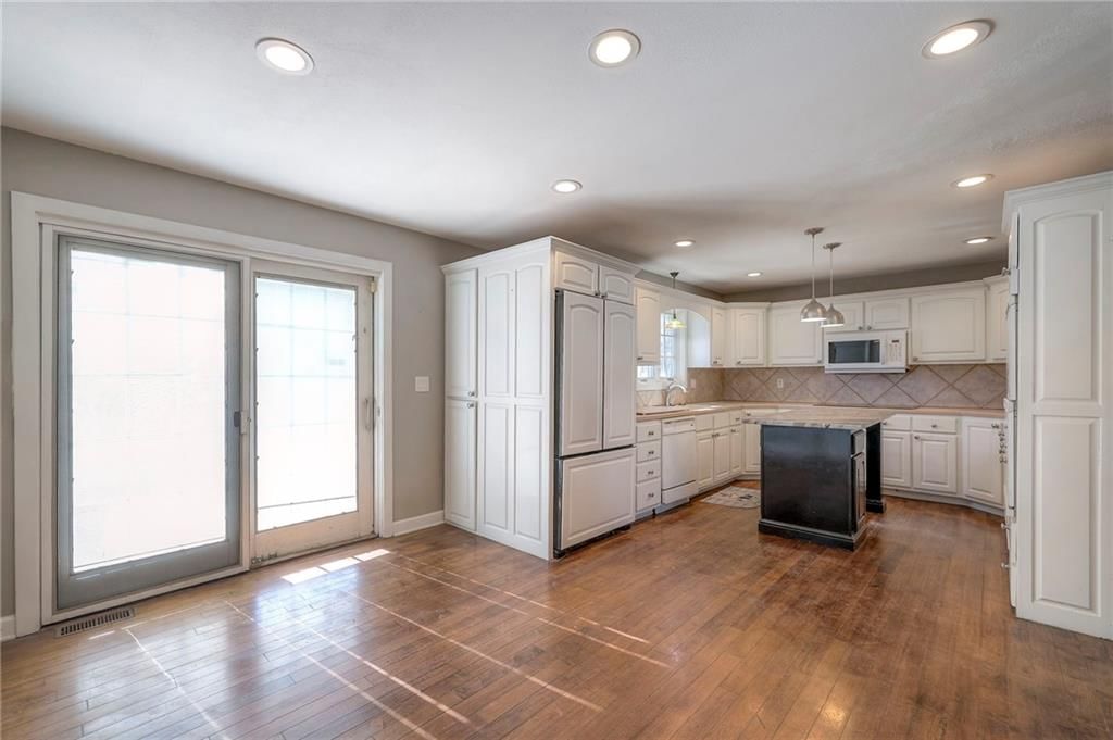 10600 Farley Street — photo 19