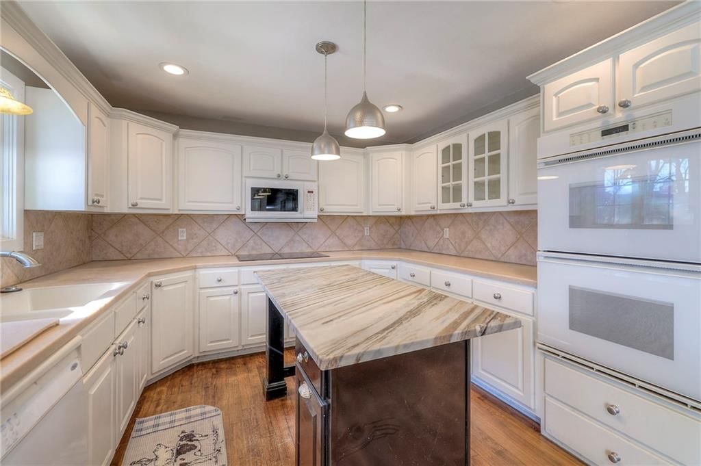 10600 Farley Street — photo 25