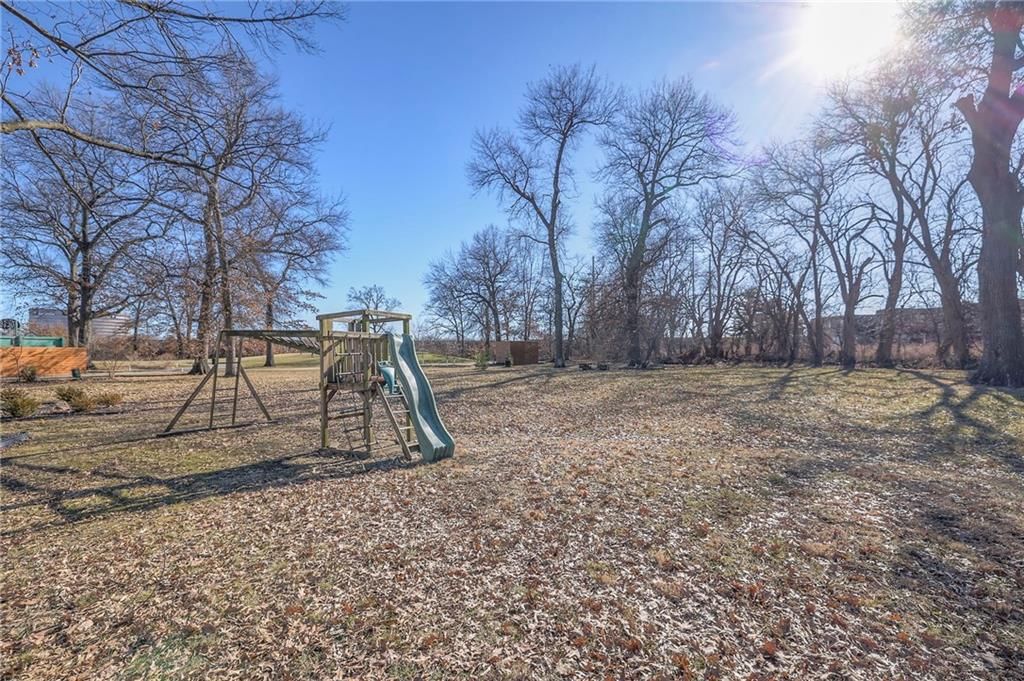 10600 Farley Street — photo 65
