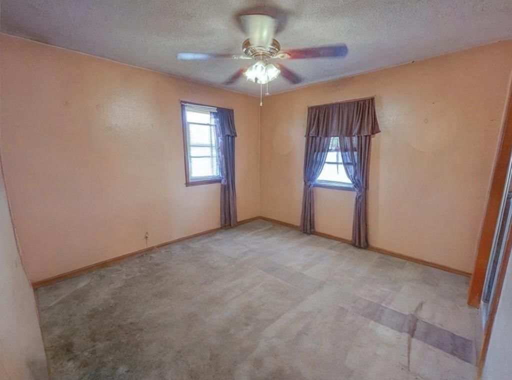 1017 W 13th Street — photo 8