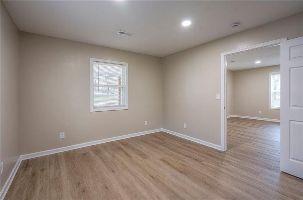 301 E 12th Street — photo 13