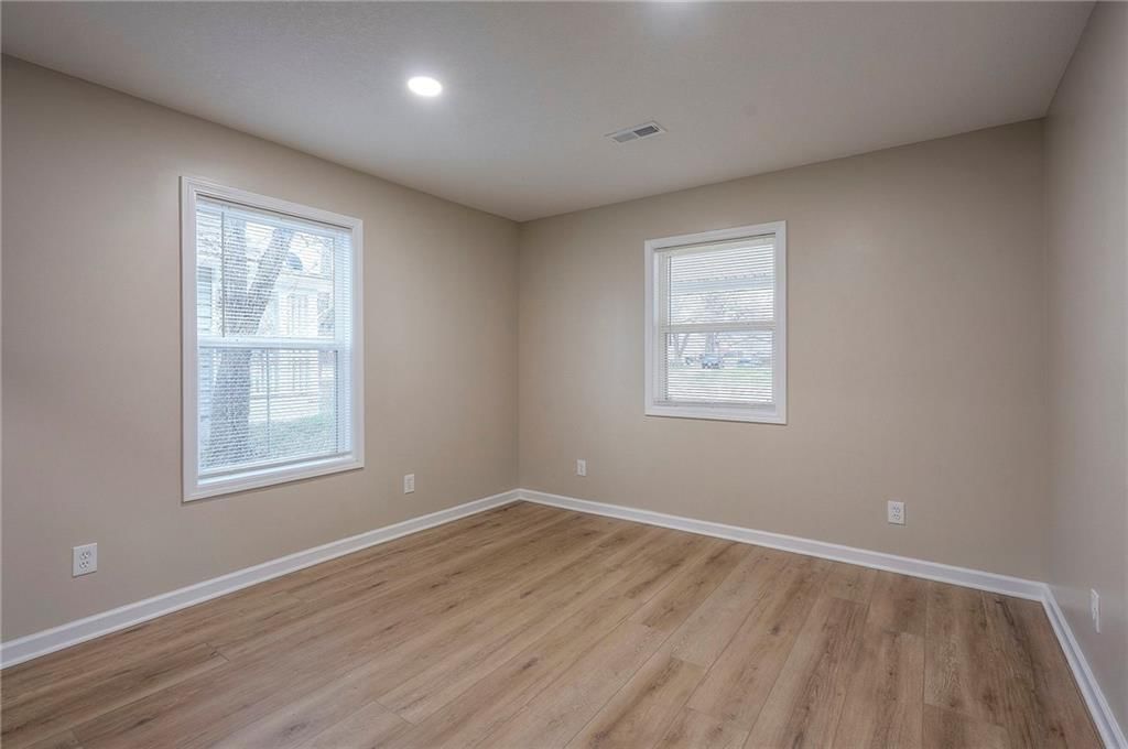 301 E 12th Street — photo 15