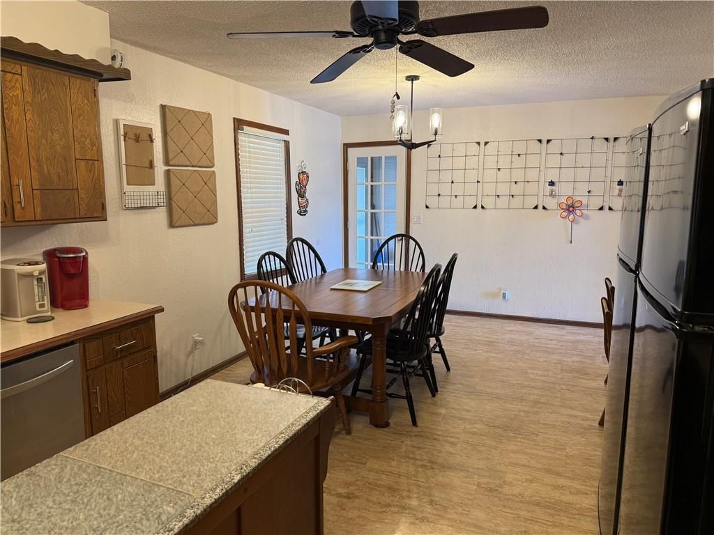 606 E Oak Street — photo 11