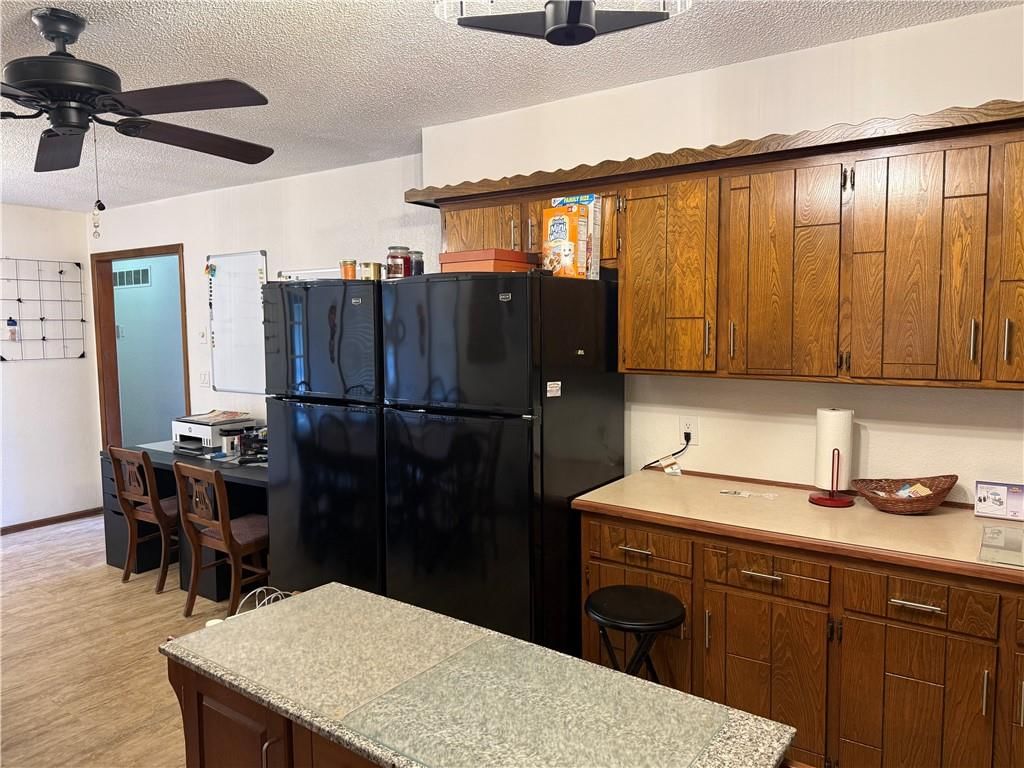 606 E Oak Street — photo 13