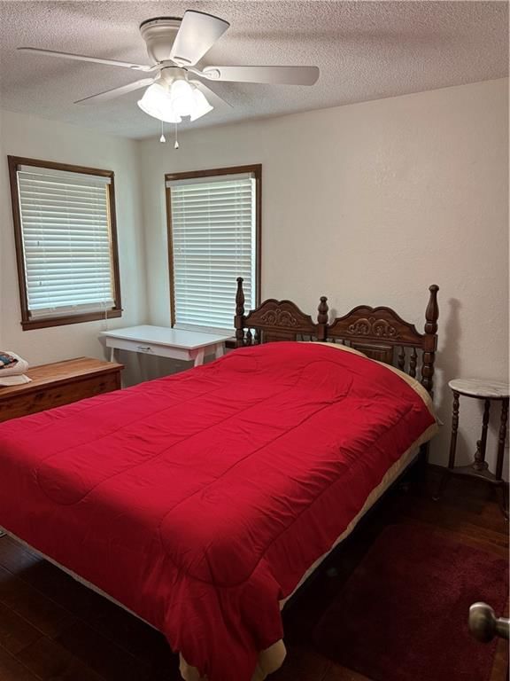 606 E Oak Street — photo 23