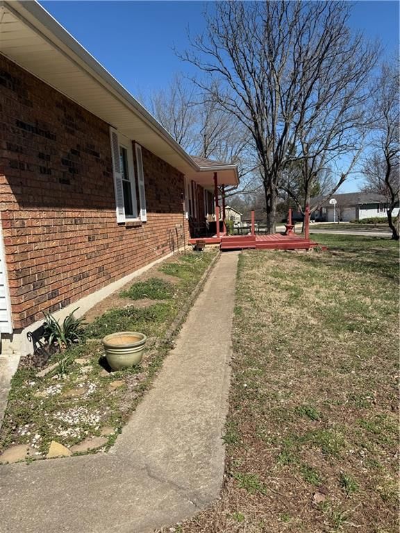 606 E Oak Street — photo 30