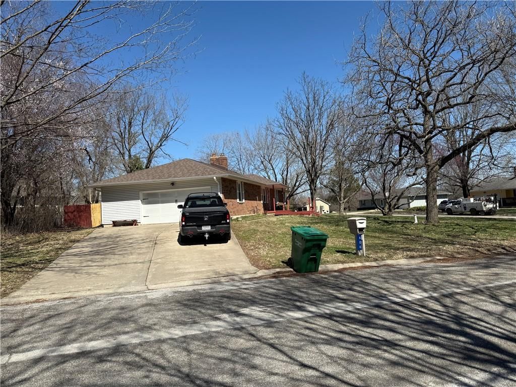 606 E Oak Street — photo 32