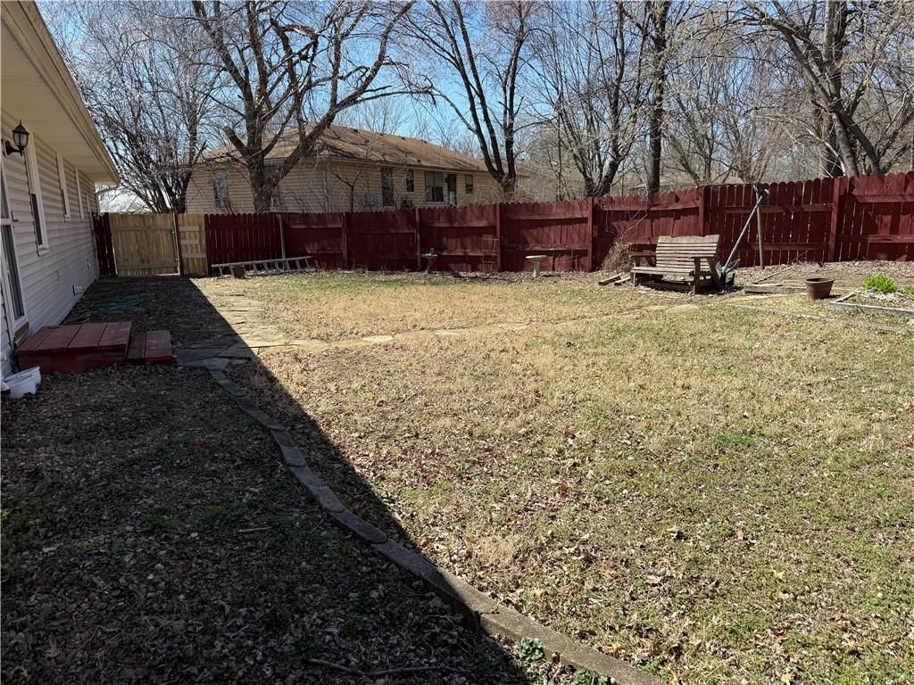 606 E Oak Street — photo 35