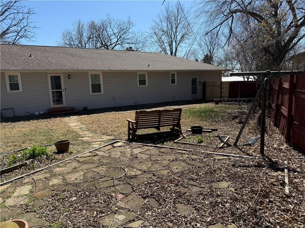 606 E Oak Street — photo 36
