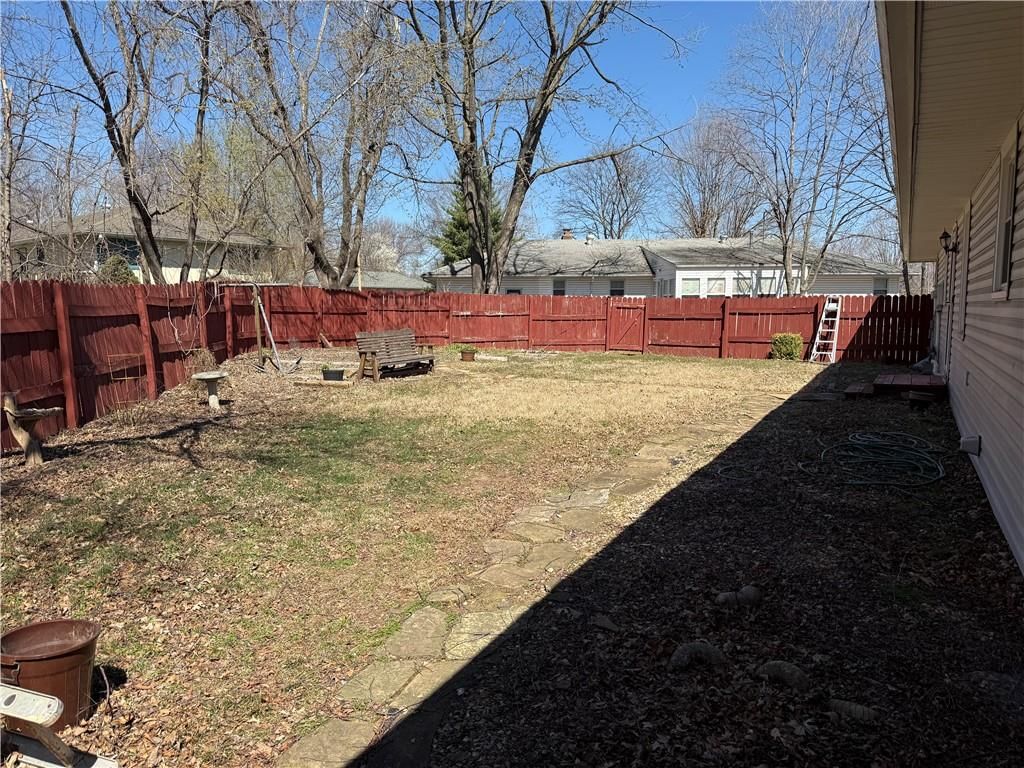 606 E Oak Street — photo 37