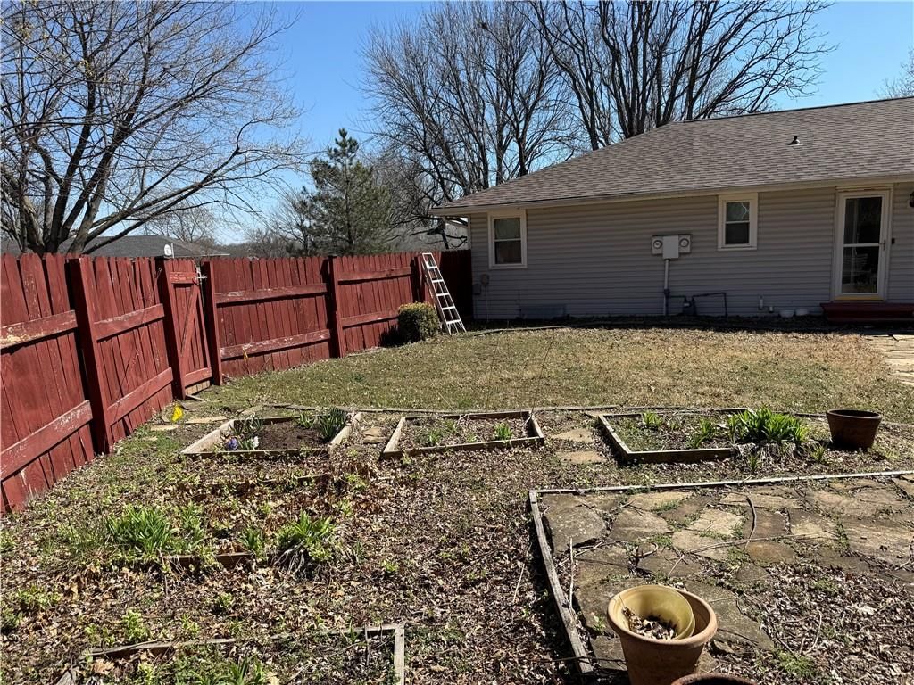 606 E Oak Street — photo 38