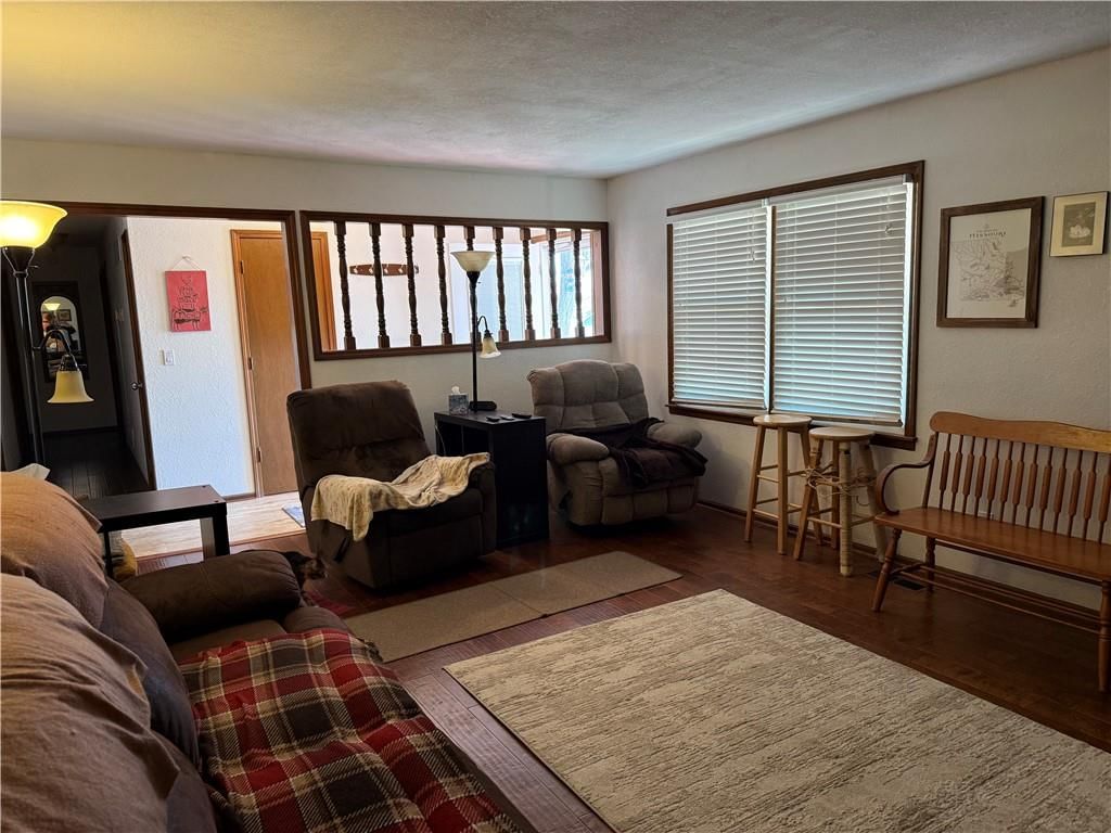 606 E Oak Street — photo 5