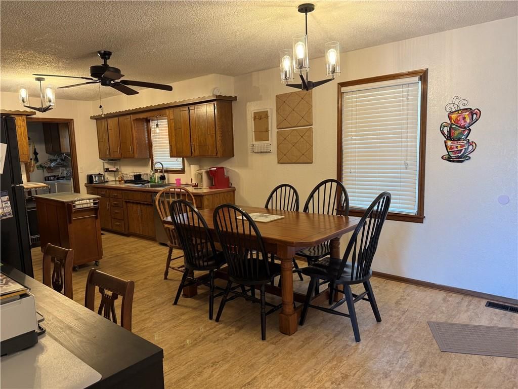 606 E Oak Street — photo 10
