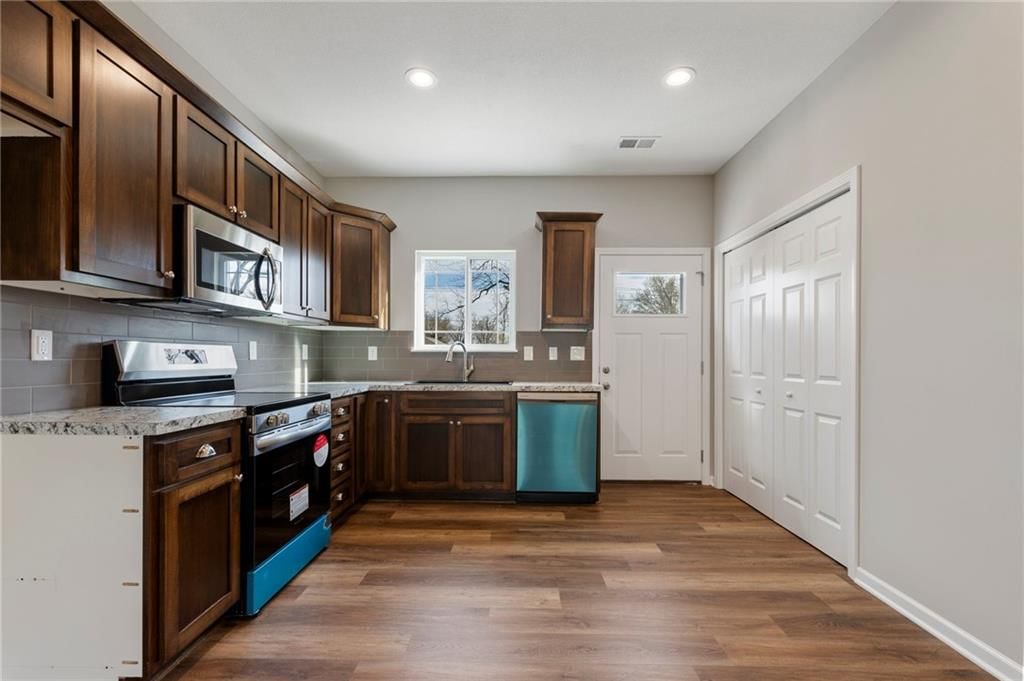 840 E Hamblin Street — photo 8
