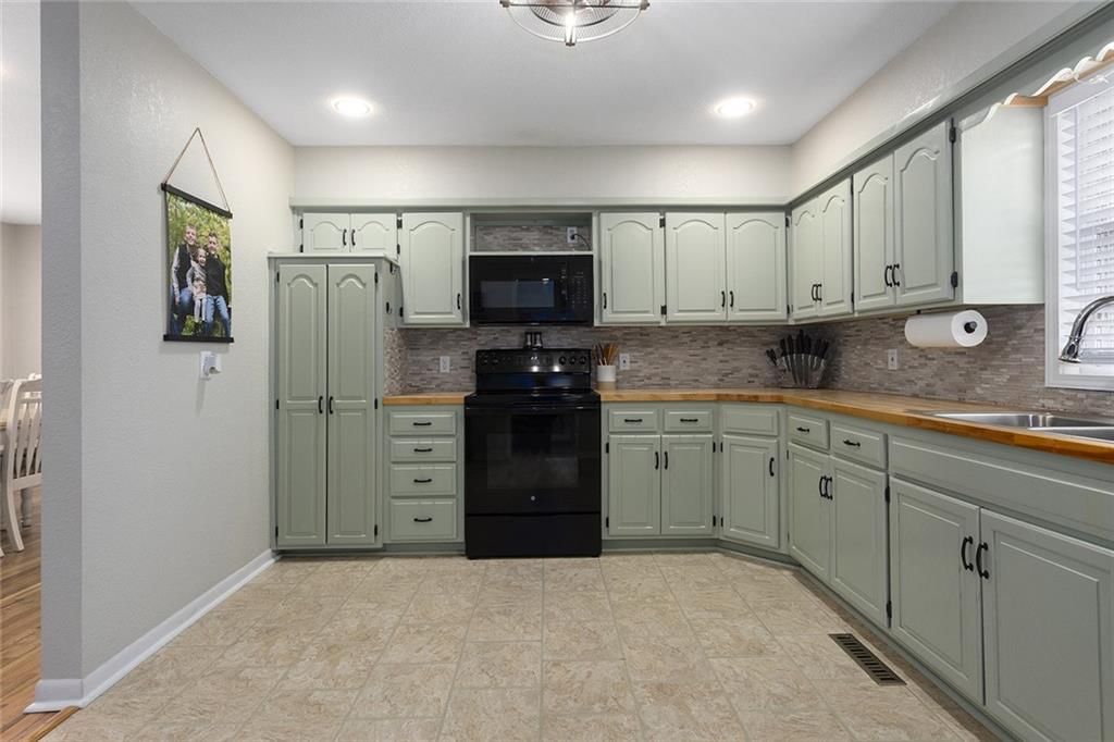 258 S Raum Street — photo 12