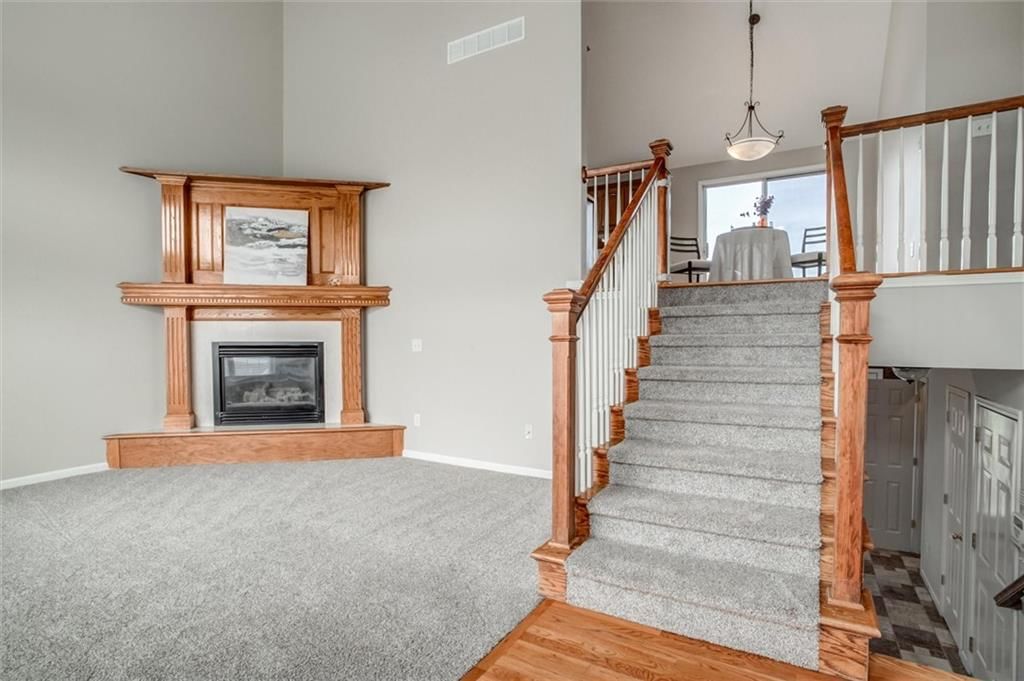 1110 Camelot Drive — photo 4