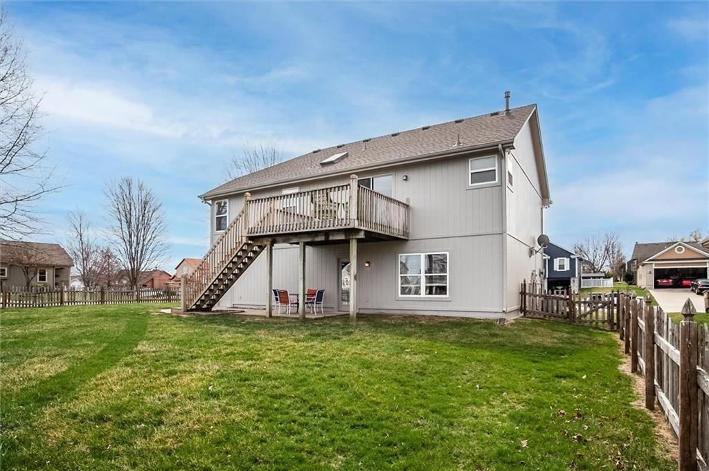 1110 Camelot Drive — photo 35