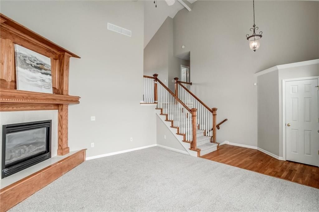 1110 Camelot Drive — photo 5