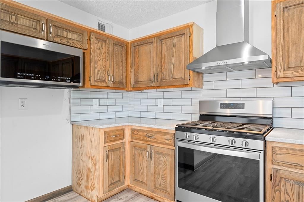 18707 W 164th Terrace — photo 8